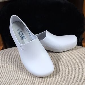 New Sticky Shoes White Slip-On Nursing Work Shoes Size 8.5